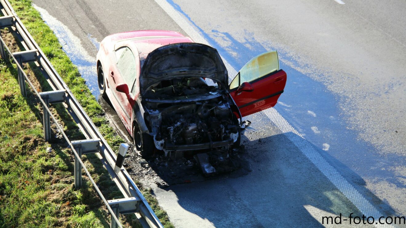 Auf der A1 kam es am Sonntag rund um Wallenhorst zu mehreren Verkehrsunfällen und Pkw-Bränden. Foto: Marc Dallmöller / md-foto.com