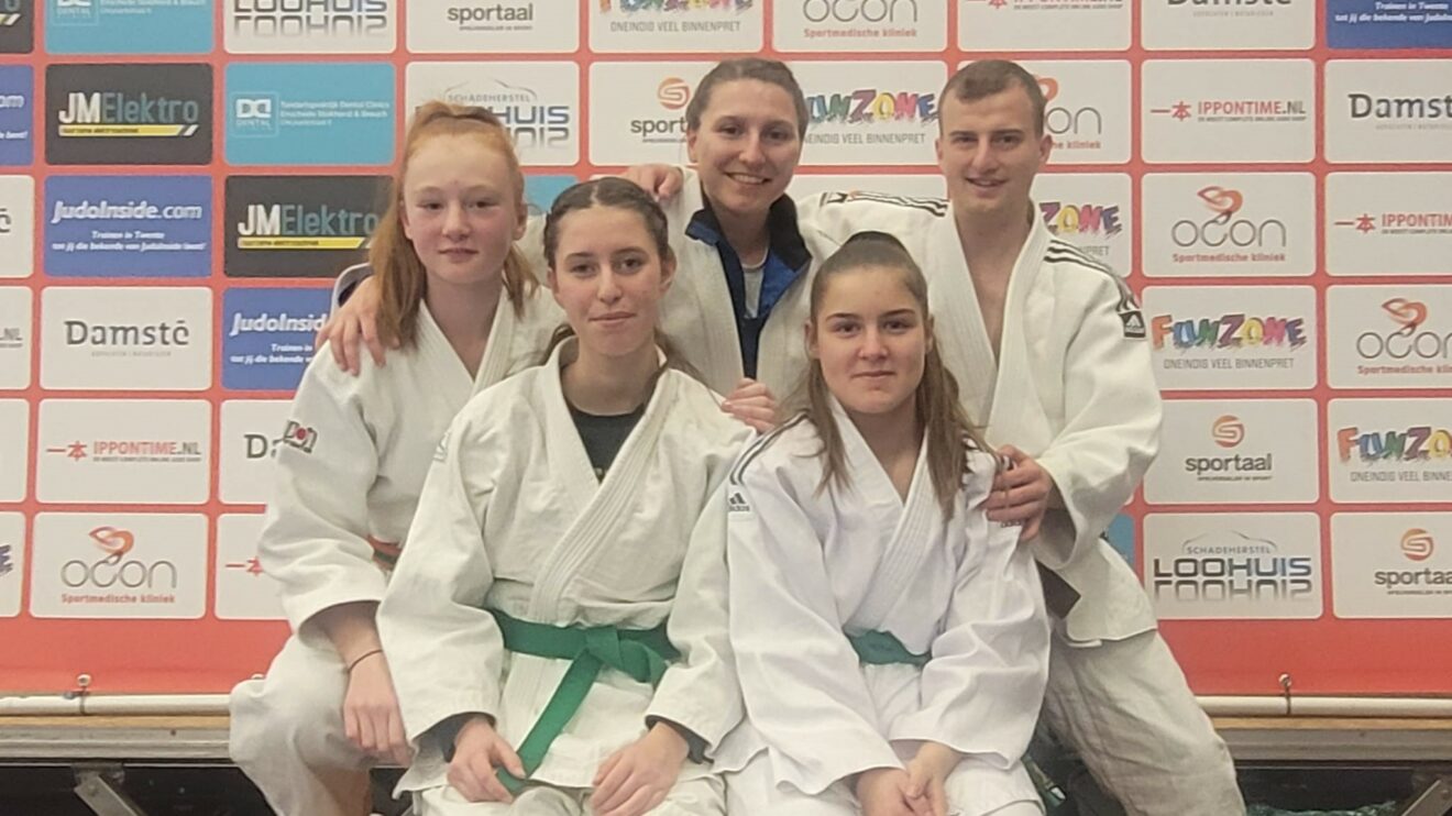 Die fünf Hollager Judoka in Enschede. Foto: Blau-Weiss Hollage