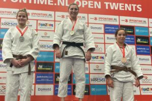 Carlotta Osterheider von Blau-Weiss Hollage auf Platz 1 beim internationalen Open Twents Turnier in Enschede. Foto: Blau-Weiss Hollage