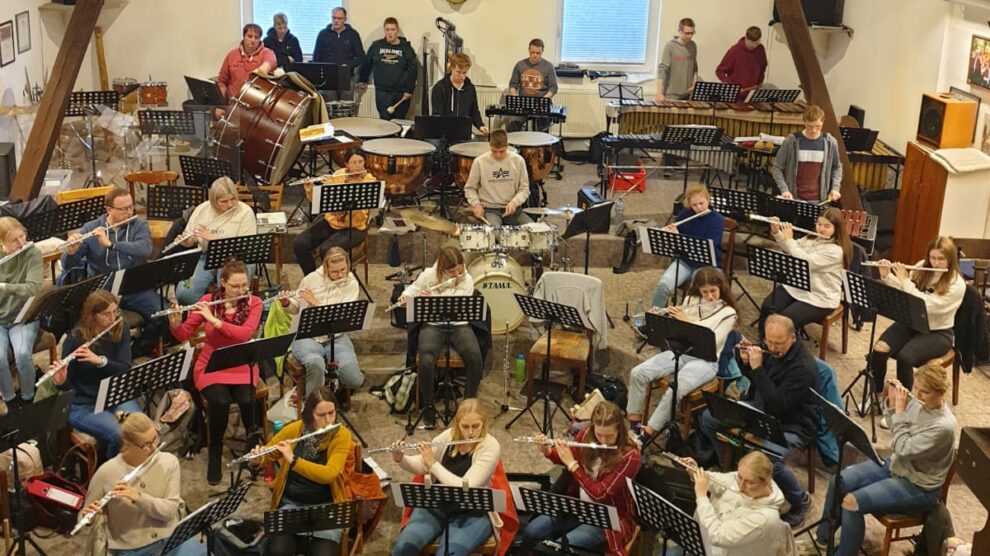 Am Samstag, den 17. Dezember 2022 geben die Spielmannszüge Hollage, Osnabrück-Haste und Garrel gemeinsam als symphonisches Flötenorchester ein Weihnachtskonzert im Kaffeehaus Osterhaus in Haste. Foto: Die Spielmannszüge