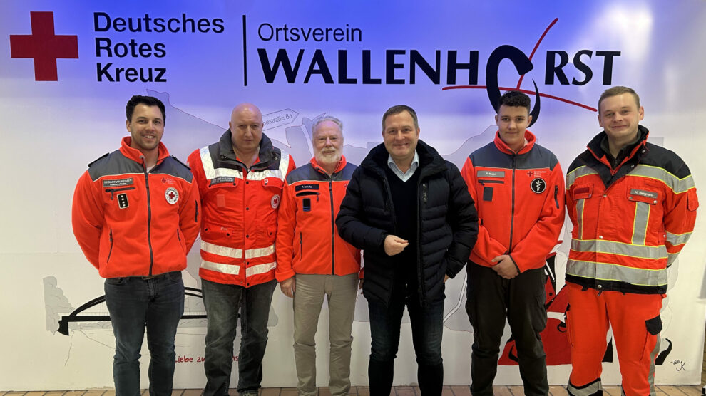 Sebastian Keimer (DRK-Bereitschaftsleiter), Detlef Meyer, Peter Schulte (DRK-Vorstandsmitglied), Guido Pott (Landtagsabgeordneter), Pascal Meyer sowie Nikolas Bergmann. Foto: DRK Wallenhorst