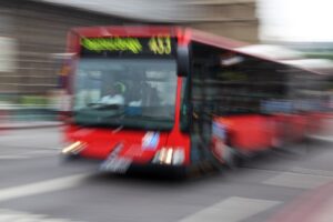 Weser-Ems-Bus verlässt kurzfristig die VOS Wallenhorst. Symbolfoto: PublicDomainPictures / Pixabay