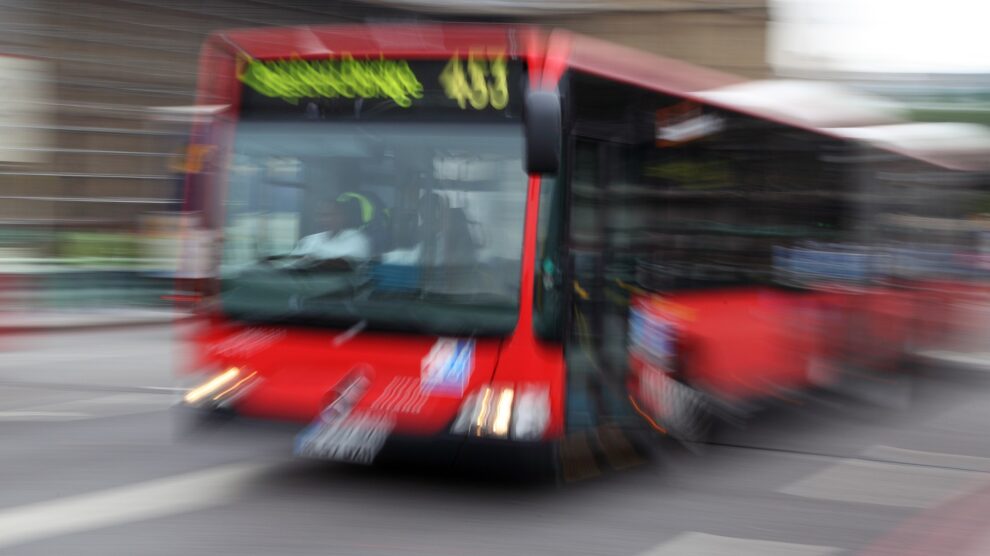 Weser-Ems-Bus verlässt kurzfristig die VOS Wallenhorst. Symbolfoto: PublicDomainPictures / Pixabay