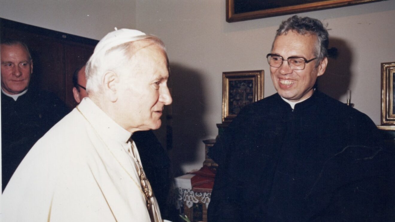 Papst Johannes Paul II und der Generalsekretär der Pallotiner Wolfgang Weiss SAC. Foto: Archiv