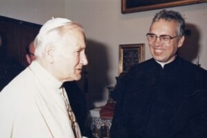 Papst Johannes Paul II und der Generalsekretär der Pallotiner Wolfgang Weiss SAC. Foto: Archiv