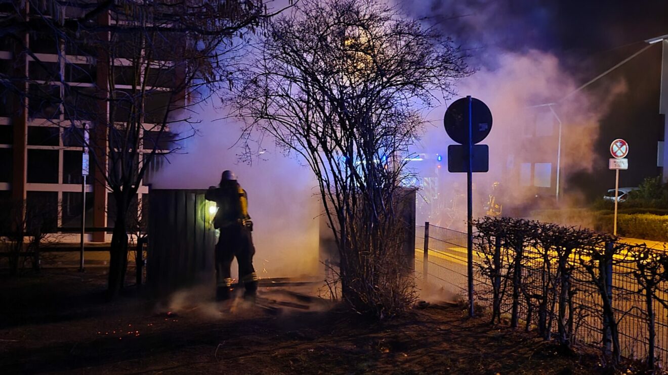 Müllcontainer brannten am Wochenende an der Katharinaschule Wallenhorst. Foto: Marc Dallmöller / md-foto.com