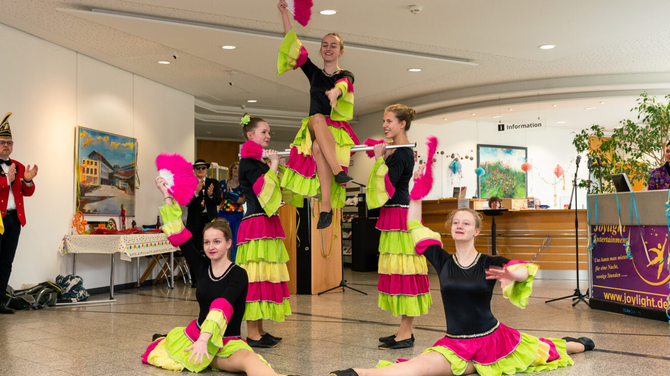 Brasilianische Sambaklänge im Rathaus mit den Tanzteens 2010 vom KKC Hollage. Foto: Thomas Remme / Gemeinde Wallenhorst