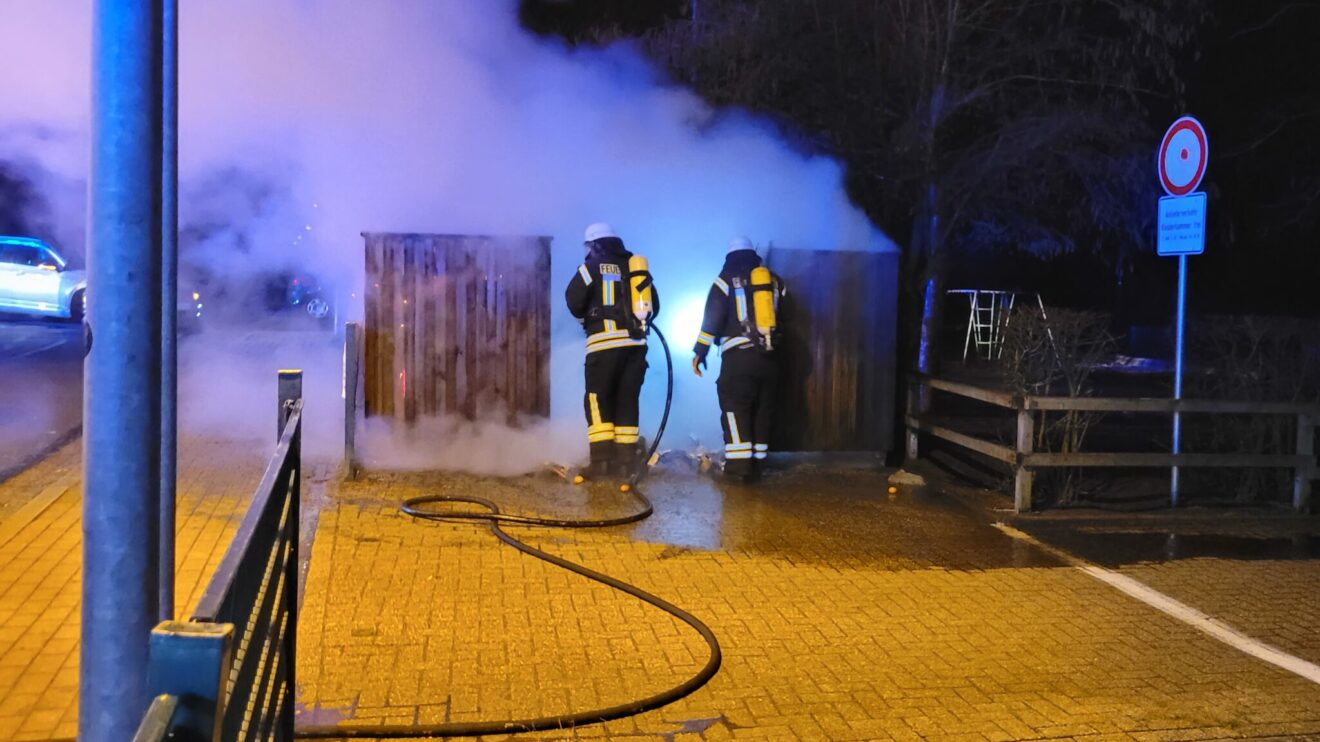 Müllcontainer brannten am Wochenende an der Katharinaschule Wallenhorst. Foto: Marc Dallmöller / md-foto.com