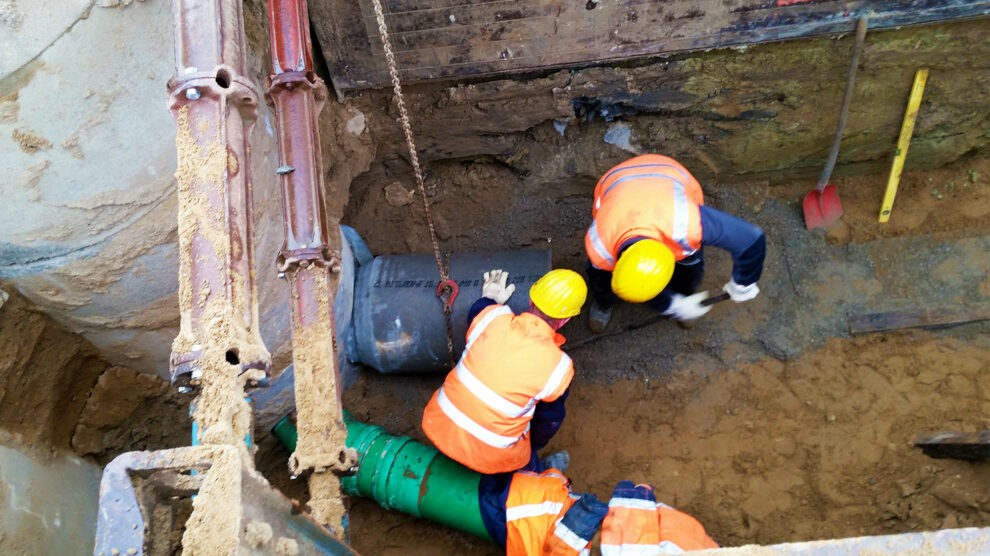 Die Schwierigkeit der Arbeiten und der Grund für die zeitliche Dauer der Maßnahme liegen in der Tiefe des Schmutzwasserkanals von rund sechs Metern. Symbolfoto: Susann Degenhardt