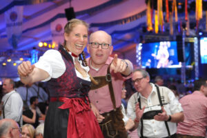 Ausgelassene Partystimmung auf dem Hollager Oktoberfest. Foto: Markus Böwer