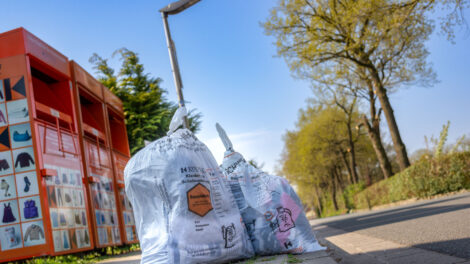 Die Kolpingsfamilie Hollage sammelt Altkleider per Straßensammlung sowie ganzjährig per Container. Foto: André Thöle