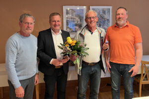 Ronald Martin (stellv. Ortsvereinsvorsitzender), Guido Pott, MdL (SPD-Fraktionsvorsitzender), Jubilar Martin Süllow und Hendrik Remme (Ortsvereinsvorsitzender). Foto: SPD Wallenhorst