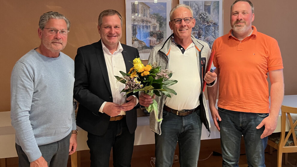 Ronald Martin (stellv. Ortsvereinsvorsitzender), Guido Pott, MdL (SPD-Fraktionsvorsitzender), Jubilar Martin Süllow und Hendrik Remme (Ortsvereinsvorsitzender). Foto: SPD Wallenhorst