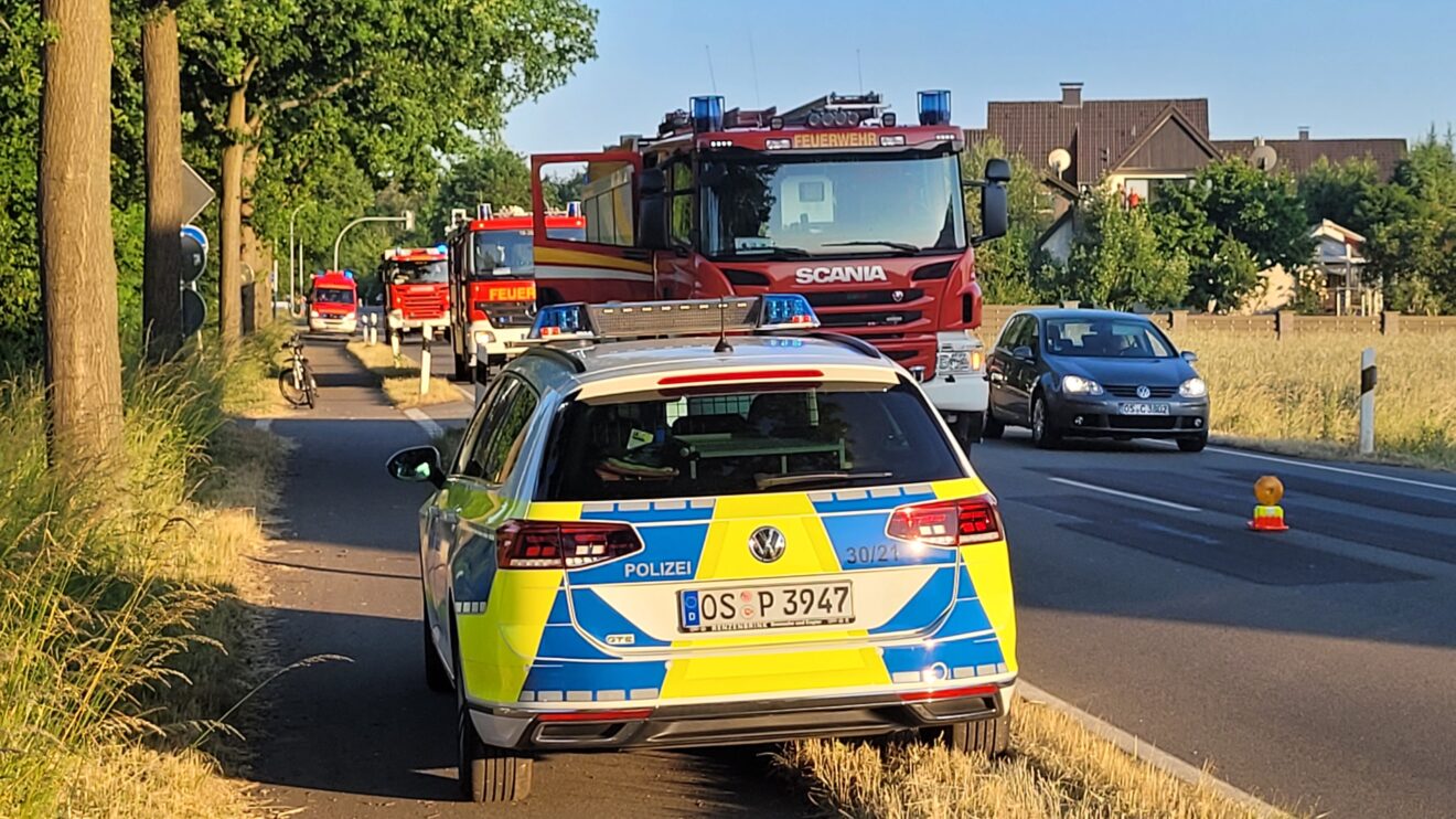 Einsatz für Polizei, Feuerwehr und Rettungsdienst an der Winzerstraße in Wallenhorst-Hollage am Montagabend. Foto: Marc Dallmöller / md-foto.com