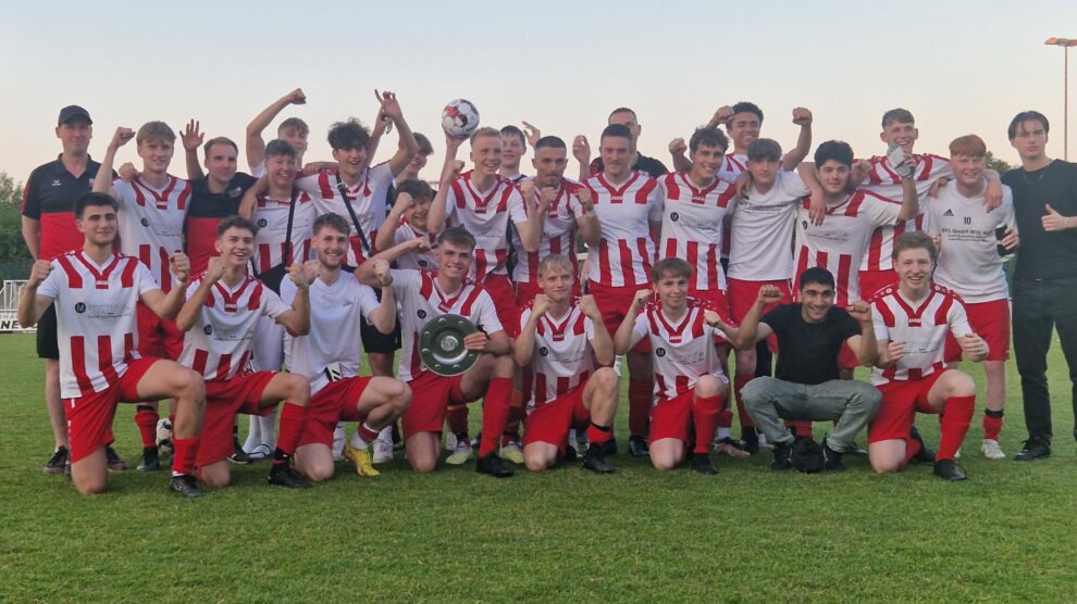 Bereits 3 Spieltage vor Saisonende sichert sich die Mannschaft der A1 der JSG Lechtingen/Wallenhorst souverän die Meisterschaft in der Bezirksliga. Foto: JSG Lechtingen/Wallenhorst