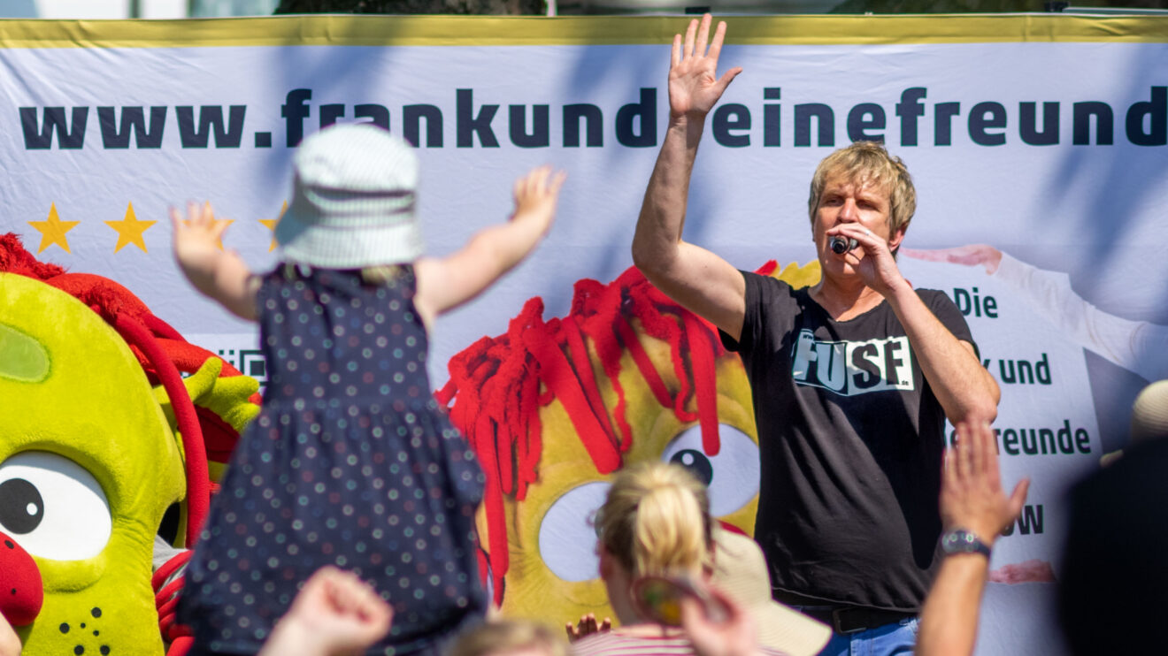 Frank und seine Freunde begeistern die kleinen Gäste zur Eröffnung der Klib. Foto: André Thöle