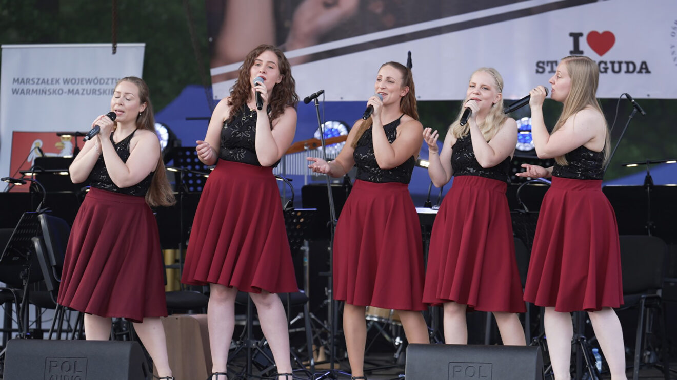 Die Nightingales singen auf der Bühne des „Feelharmonie am See“-Festivals in Stawiguda. Foto: Gemeinde Stawiguda