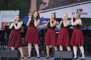 Die Nightingales singen auf der Bühne des „Feelharmonie am See“-Festivals in Stawiguda. Foto: Gemeinde Stawiguda