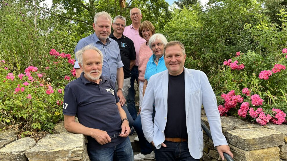 Die Vorstandsmitglieder Martin Hawighorst, Arno Weerd, Hans-Jürgen Klumpe, Hans-Jürgen Goldkamp, Gerda Fleddermann-Albes und Christel Herkenhoff gemeinsam mit dem Wallenhorster Landtagsabgeordneten Guido Pott. Foto: Hendrik Chmiel (Büro Guido Pott)