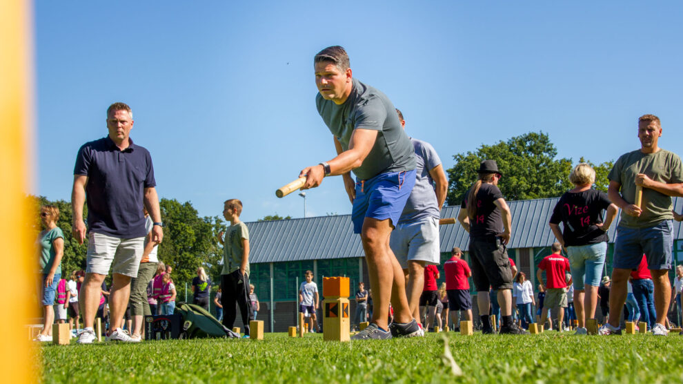 Spiel, Spaß und Spannung auf dem Hollager Sportplatz: das Kubbturnier der Kolpingsfamilie Hollage. Foto: André Thöle