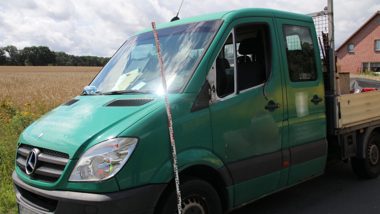 Auf der Hansastraße in Wallenhorst touchierten Freitagmittag ein Transporter und ein Lkw miteinander. Foto: Marc Dallmöller / md-foto.com