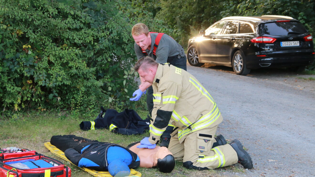 Die Großübung von DRK Wallenhorst, Feuerwehr Rulle und Polizei am Montagabend in Rulle. Foto: Marc Dallmöller / md-foto.com