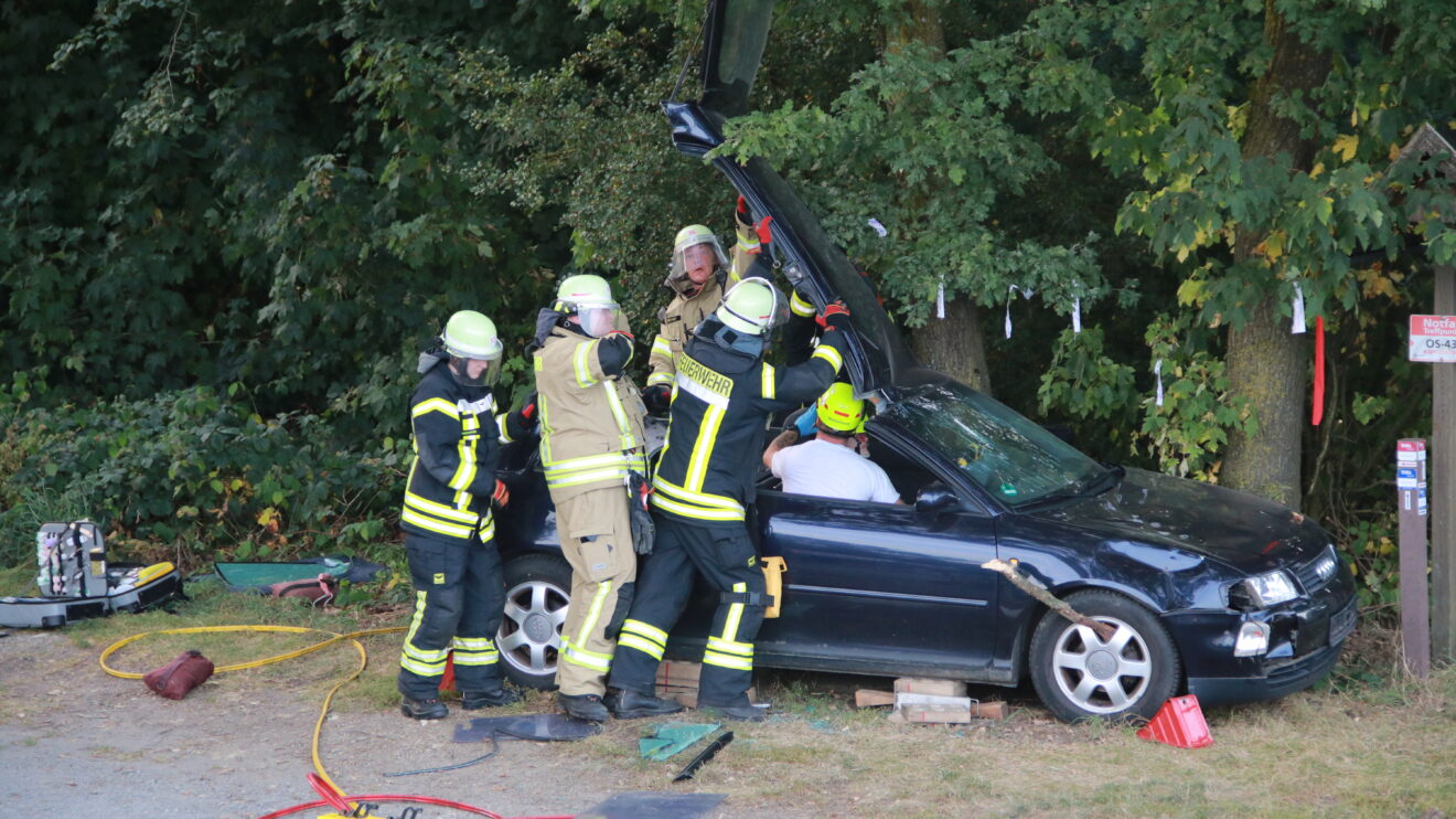 Die Großübung von DRK Wallenhorst, Feuerwehr Rulle und Polizei am Montagabend in Rulle. Foto: Marc Dallmöller / md-foto.com