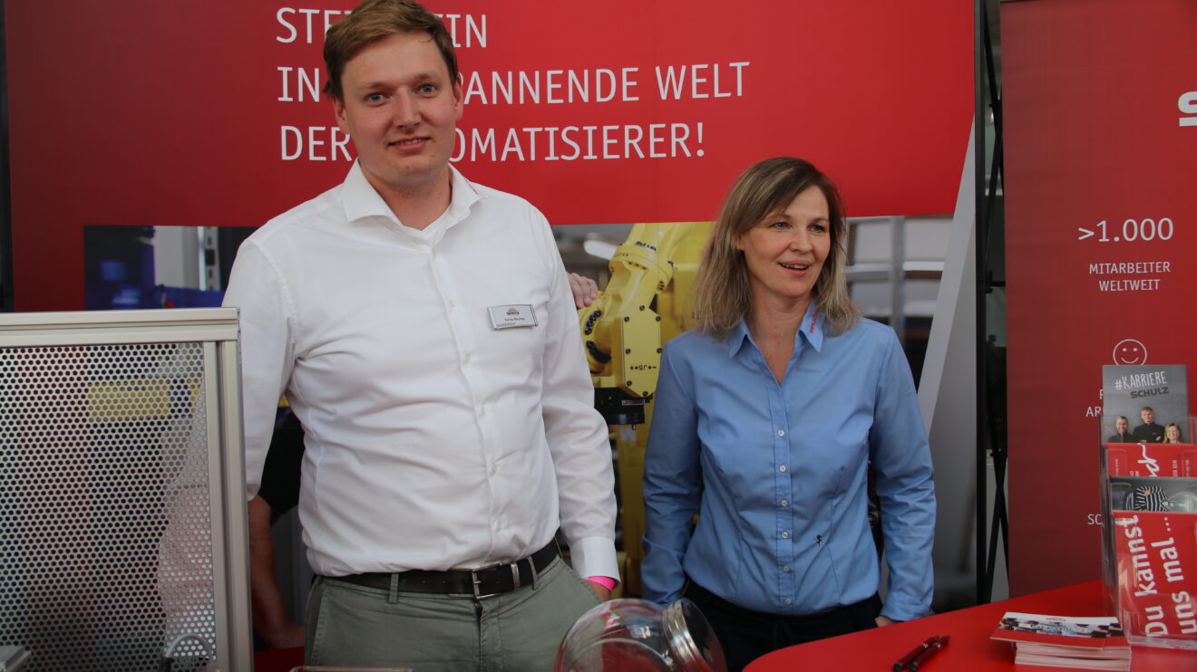 Unternehmen wie die Schulz Systemtechnik GmbH aus Wallenhorst präsentierten sich auf der Jobmesse in Osnabrück. Foto: Marc Dallmöller / md-foto.com