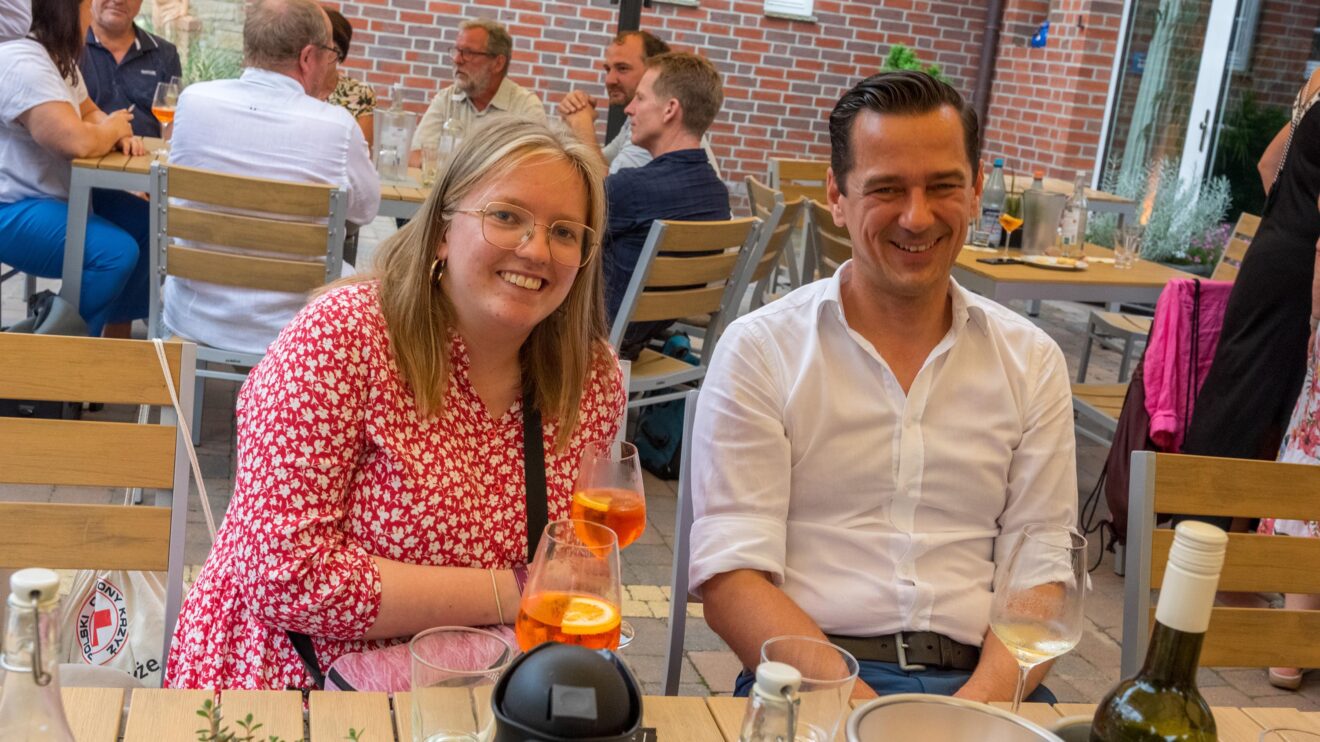 Ratsfrau Lili Sasse im Austausch mit Stawigudas Bürgermeister Michał Kontraktowicz. Foto: André Thöle