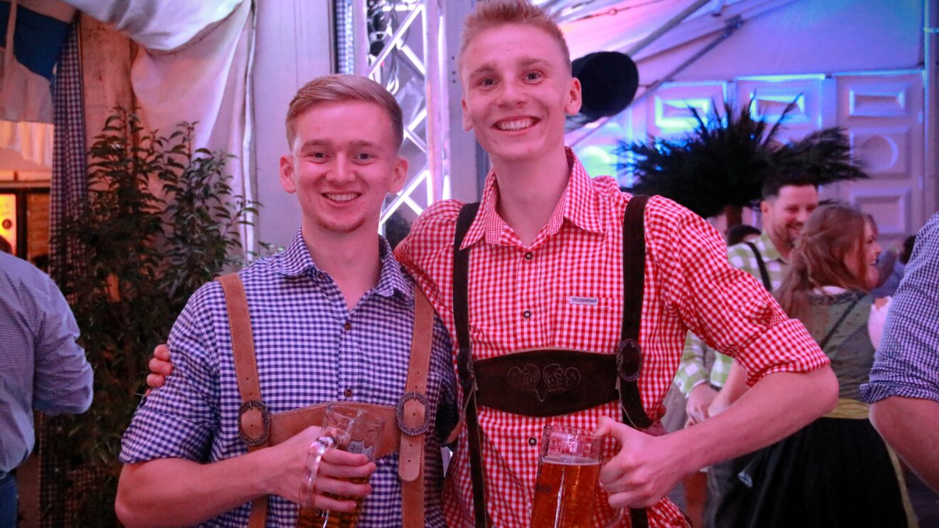 Beste Stimmung beim Hollager Oktoberfest 2023. Foto: Marc Dallmöller / md-foto.com