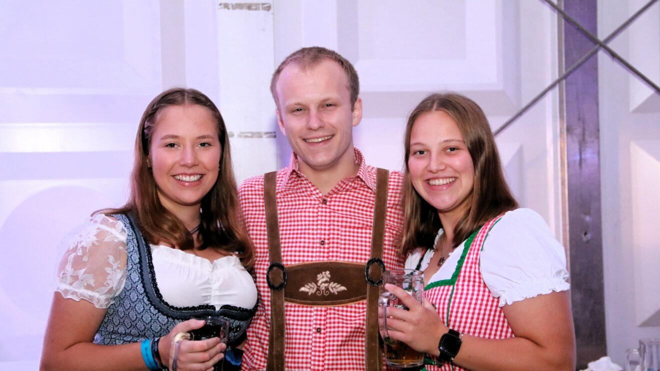 Beste Stimmung beim Hollager Oktoberfest 2023. Foto: Marc Dallmöller / md-foto.com