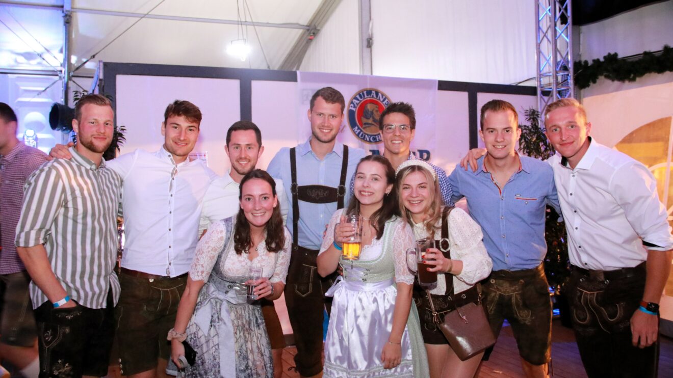 Beste Stimmung beim Hollager Oktoberfest 2023. Foto: Marc Dallmöller / md-foto.com