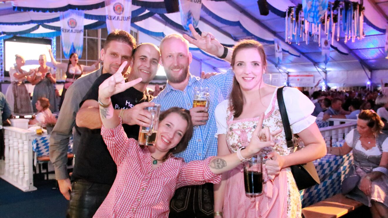 Beste Stimmung beim Hollager Oktoberfest 2023. Foto: Marc Dallmöller / md-foto.com