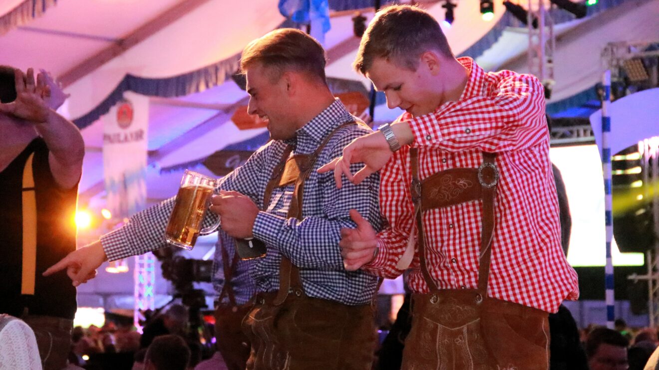 Beste Stimmung beim Hollager Oktoberfest 2023. Foto: Marc Dallmöller / md-foto.com