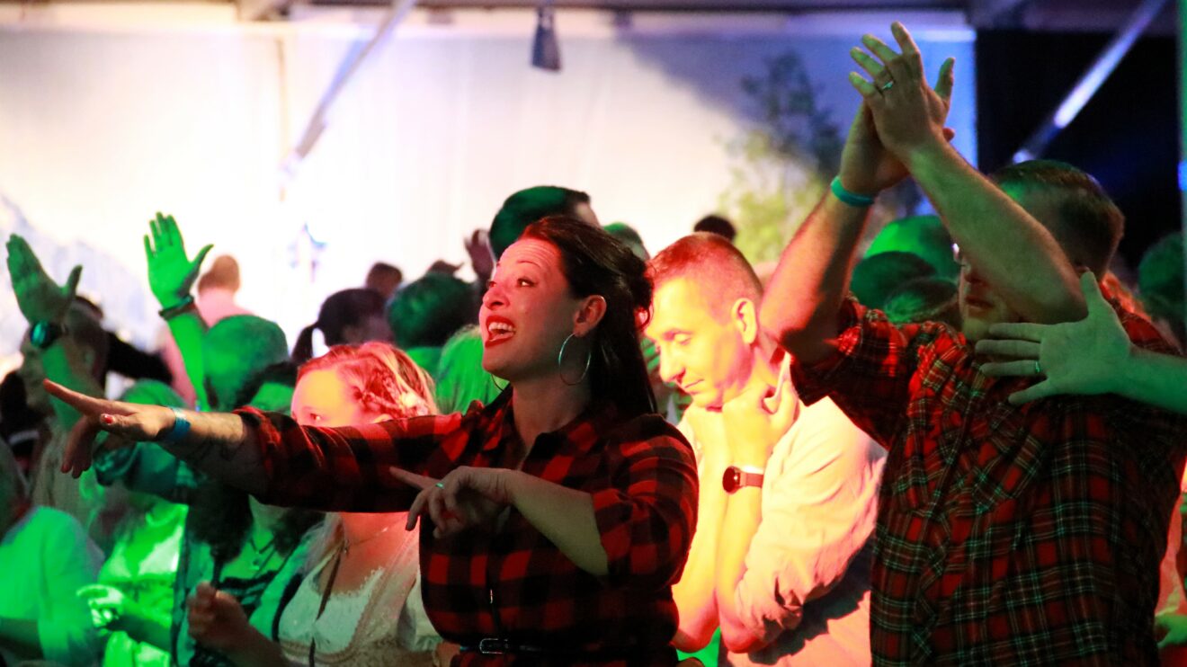 Beste Stimmung beim Hollager Oktoberfest 2023. Foto: Marc Dallmöller / md-foto.com