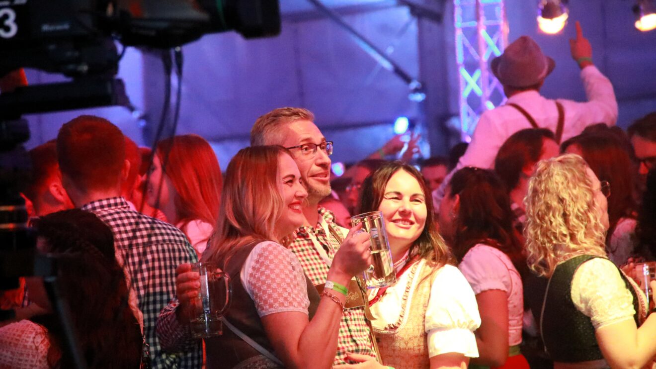 Beste Stimmung beim Hollager Oktoberfest 2023. Foto: Marc Dallmöller / md-foto.com