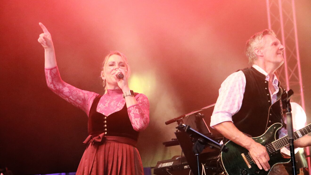 Beste Stimmung beim Hollager Oktoberfest 2023. Foto: Marc Dallmöller / md-foto.com