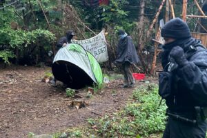 Die Polizei im Einsatz beim Protestcamp „Waldi 45“ zwischen Wallenhorst und Bramsche. Foto: Polizei Osnabrück