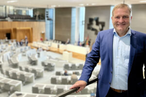 Der Wallenhorster Landtagsabgeordnete Guido Pott lädt interessierte Bürgerinnen und Bürger am 12. Dezember 2023 herzlich zu einer Landtagsfahrt nach Hannover ein. Foto: Büro Guido Pott