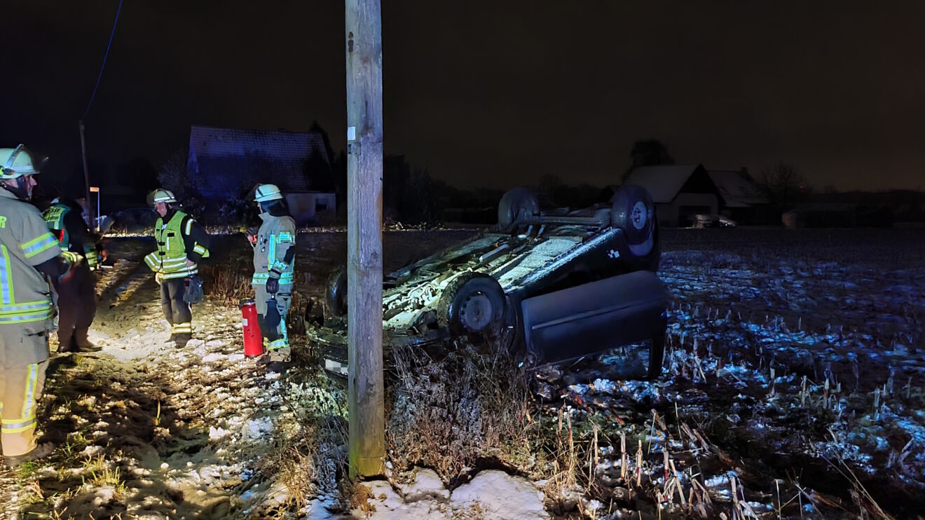 Schwerer Verkehrsunfall in Wallenhorst in der Nassen Heide am Montagabend. Foto: Marc Dallmöller / md-foto.com