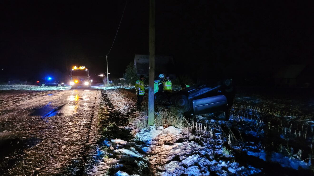 Schwerer Verkehrsunfall in Wallenhorst in der Nassen Heide am Montagabend. Foto: Marc Dallmöller / md-foto.com