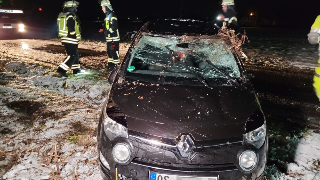 Schwerer Verkehrsunfall in Wallenhorst in der Nassen Heide am Montagabend. Foto: Marc Dallmöller / md-foto.com