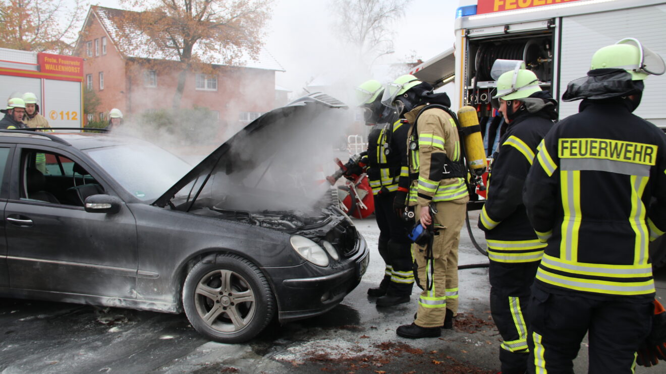 Die Freiwillige Feuerwehr Wallenhorst wurde zu einem Pkw-Brand nach Lechtingen alarmiert. Foto: Marc Dallmöller / md-foto.com