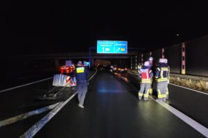 Verkehrsunfall mit einem Paketlaster auf der A1 bei Wallenhorst. Foto: Marc Dallmöller / md-foto.com