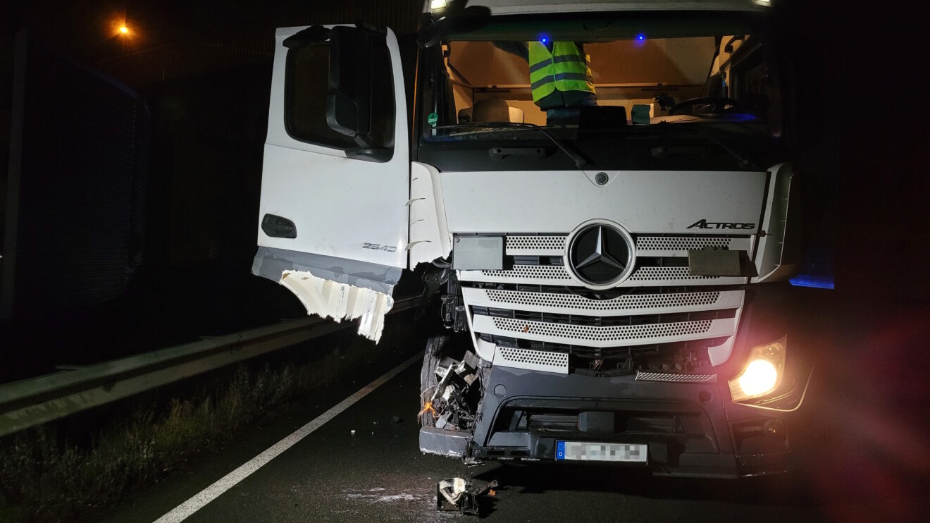 Verkehrsunfall mit einem Paketlaster auf der A1 bei Wallenhorst. Foto: Marc Dallmöller / md-foto.com