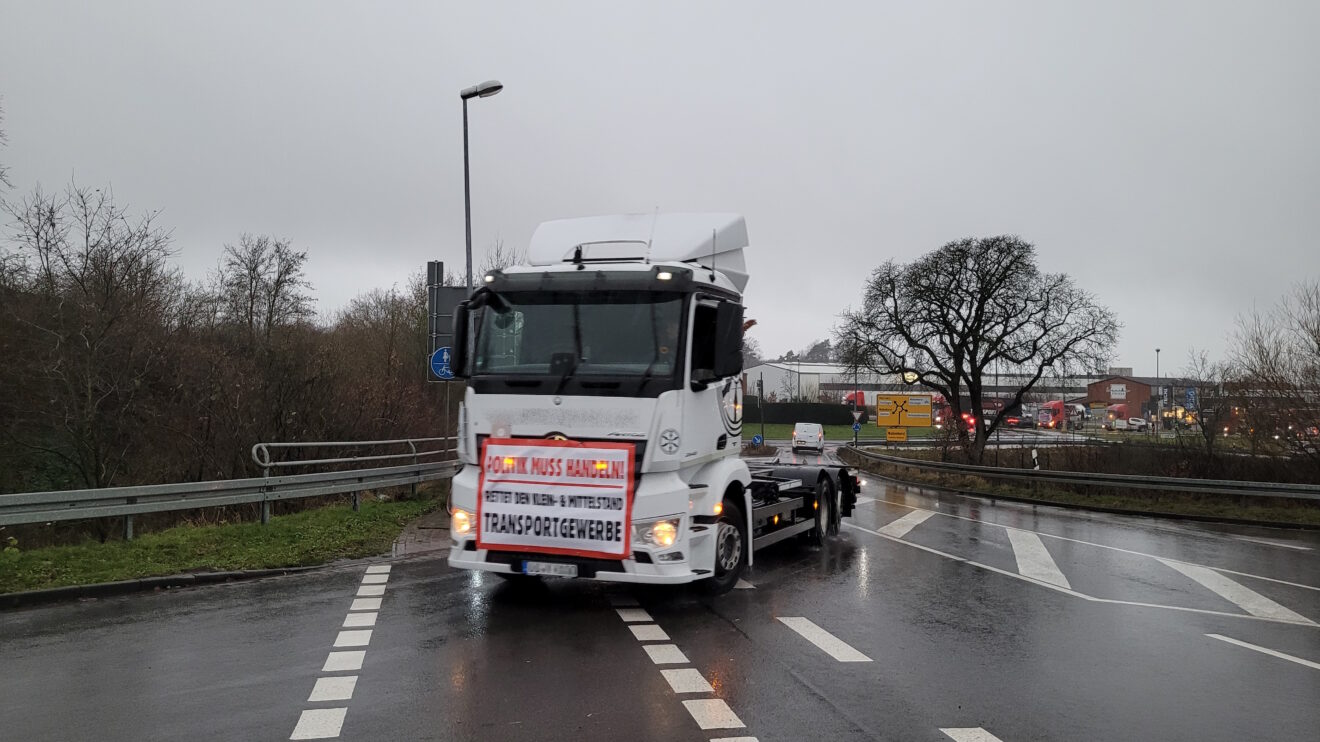 Rund 750 Lkw starteten ihre Demonstration in Wallenhorst. Foto: Marc Dallmöller / md-foto.com