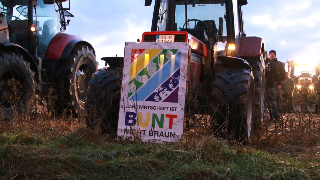 Lichterfahrt der Landwirte durch Wallenhorst. Foto: Marc Dallmöller / md-foto.com