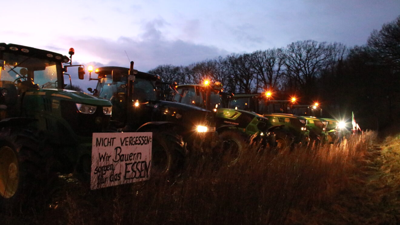 Lichterfahrt der Landwirte durch Wallenhorst. Foto: Marc Dallmöller / md-foto.com