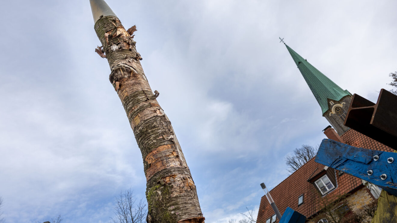 Kunstinstallation „Gedankensperre – Irgendwo in Deutschland“ vor dem Wallenhorster Rathaus. Foto: André Thöle