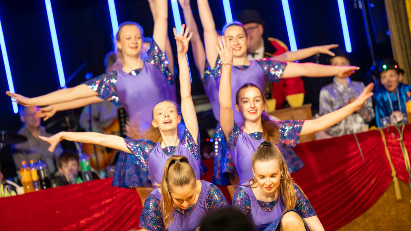 Auch beim Kinderkarneval auf der Bühne: die KKC-Showtanzgruppen. Foto: André Thöle